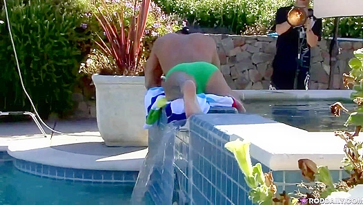 Steamy Behind-the-Scenes Peep Show: Rod Dailys Thick, Veiny Cock Exposed