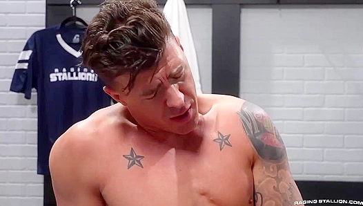 Steamy Locker Room Thrills: JJ Knight Luca Del Reys Hung Intensity – RagingStallion