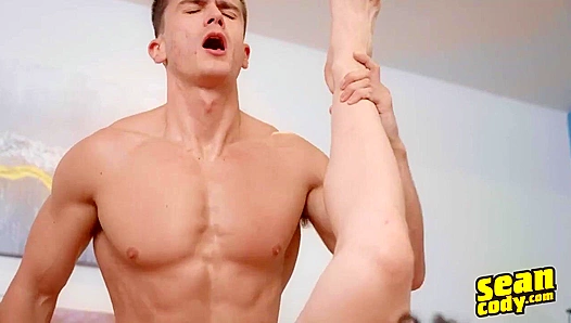 Steamy Butts Ignite Passion: Sean Codys Clark Reid Thomas Johnson Gets Down and Dirty