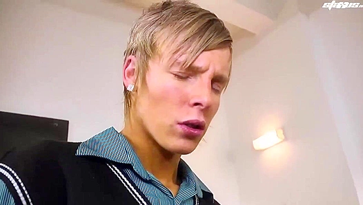 Joe Sorensen Swallows Leo Palmers Hot Cum Load in Sticky Threesome – GayXXX
