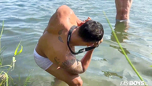 Scorching Summer Desire: Skyes Hung, Sweaty Body Ignites Wild Bareback Orgy – GayPornX 18+