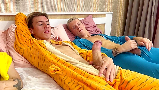 Midnight Pajama Orgy: Hung Studs Thrust Wildly Til Dawn – GayPornFun 18+