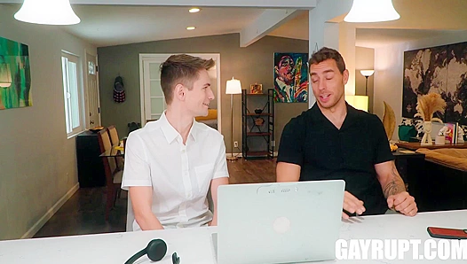 Carter Woods and Trevor Harris Strip Naked for a Steamy WFH Fitness Session – Naughty