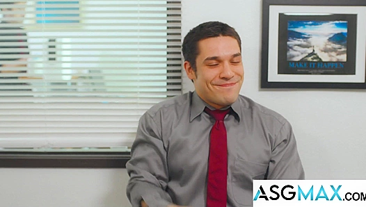 Steamy Office Affair: Hot Jaws Wrapped Around Ripe Cock – XXX