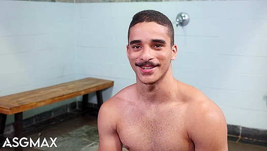 Steamy Showers Ignite Raw Passion: Muscular Stud Gets Hammered by Hulking Bulls, Echoes
