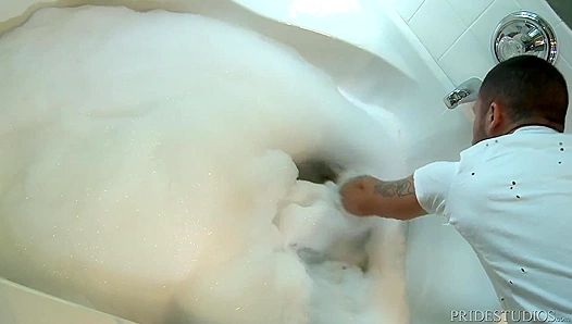 Steamy Bathroom Orgies Ignite as Thick Cocks Unleash Explosive Loads – XXXGayTub3r