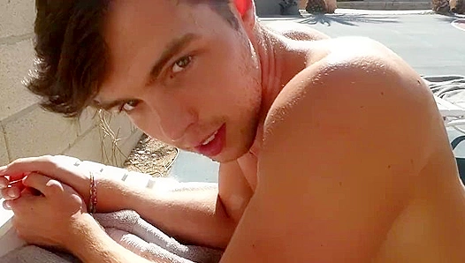 : Veiny Beefcake Flexes His Massive, Throbbing Shaft – MachoMusculosos 18+
