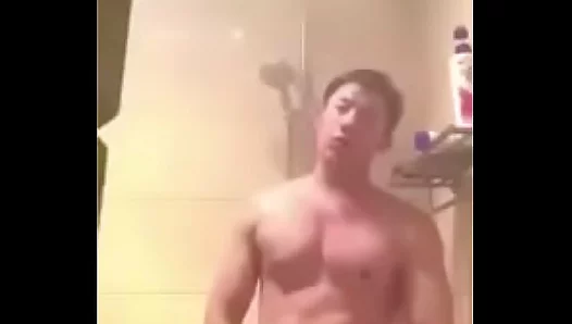 Sweat Glistens on Chiseled Twink as He Pumps Iron Live for Fans – HotCamBoys 18+