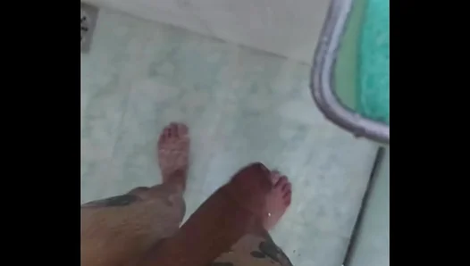 Steamy Brazilian Shower Showdown: L Kings Bulging Cock Takes Center Stage – AmateurGay