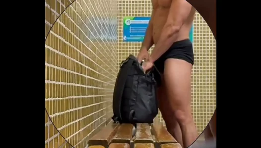 Steamy Locker Room Surprise: Guards Secret Throat Job for Muscular Stud in the Clutches