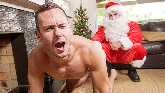 Steamy Holiday Threesome: Jacked Santa Fuels Intense Bareback Action in Cozy Cabin with
