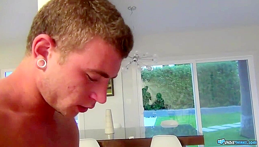 Steamy Undie Sniff n Suck Fun: Alex Chases Hungry Twink Makeout