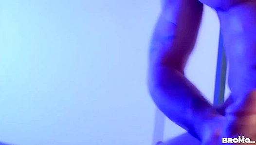 Trent Jeremys Raw Rendezvous: Unbridled Lust Ignites Hardcore Roommate Threeway –