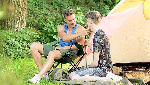 Conors Steamy Outdoors Encounter: Wild Bareback Thrills With A Hung Stud – GayXXX