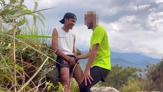 Steamy Encounter Ignites Passion: Risky Public Sex Leads to Sizzling Gay Affair – 18+