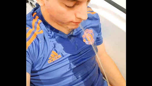 Steamy Solo Orgasm: Euro Cuties Exciting Pee Cum Release – Amateur 18+