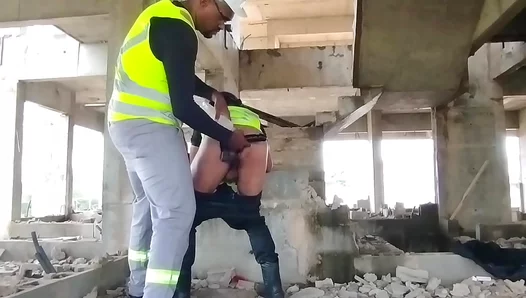 Electricians Scorching Break: Sparks Fly When Steamy Session Ignites Dildo Frenzy – 18+