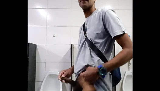 Mouthwatering Glory Hole Orgy: Hung Studs Stroke Suck Each Others Massive Meat – XXXTube