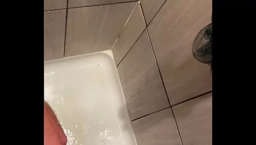 Pleasuring Himself in Urine-Filled Bliss: A Deliciously Filthy Solo Jerk – GayPornFun 18+