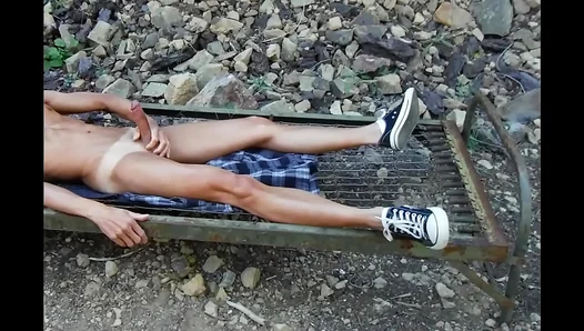 Sun-Kissed Solo: Young Twinks Thrilling Outdoor Jerk Session – TinyGays 18+