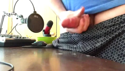 Solo Gay Handjob Orgasm Extravaganza: Fantasizing Over Huge Dicks – HotGaySessions