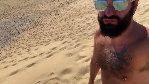Playful Dune Surprise: Hands-On Frotting in Maspalomas Golden Sands – Public Gay