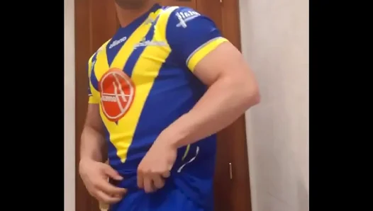 Busty Beefcake Lures David Cork into Steamy Solo Session, Relishing Thick Cock – 18+