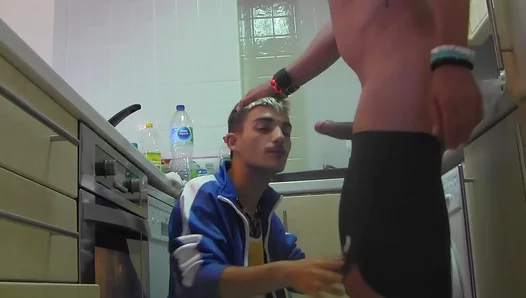 Blowjob Madness: Amateurs Go Wild for Hot, Steaming Oral Action – GayPornX 18+
