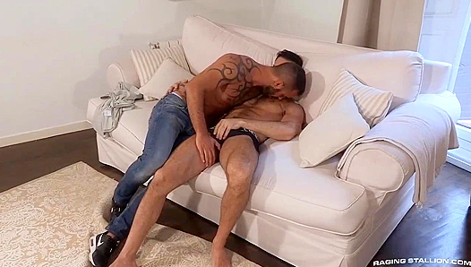 Bareback Heat in Madrid: Xavi Durans Wild Ride Under Spanish Sun – GayPrideX 18+