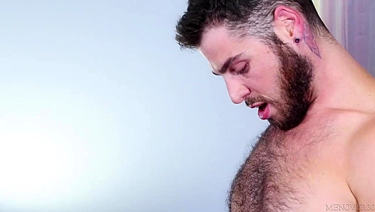 Chandlers Hung Beef Hunk Winters Goes Bareback Wild - HotDudesOver30
