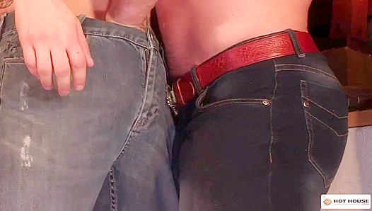 Hungry for Thick Cock, Handyman Derek Gets Hammered by RomanTodds Raw Beef – TinyGays