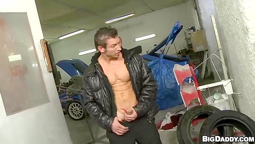 Marek Georges Garage Sesh: Steamy Rear Play Gets Him Rock Hard – GayXXX 18+