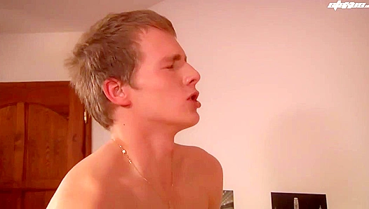 Steamy Skin-on-Skin Contact: Jon Tom Get Close Pre-Shoot – GayXXX