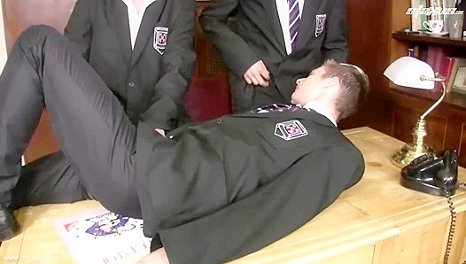 Steamy Condoless Threeway: Levi and Sven Feast on Connors Hung, Sweaty Body
