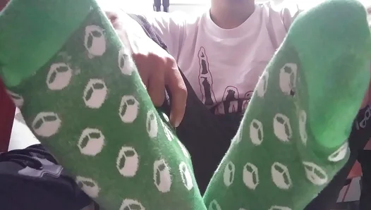 Sweaty Feet in Green Sox Devoured by Hungry Face – Gay Foot Worship