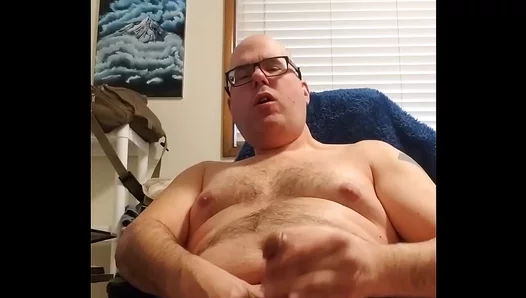 Bears Naughty Solo: Raw, Uninhibited Playtime with His Hung Thighs – TinyGays 18+