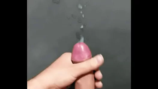 Massive Creamy Spurt Unleashed: Wild Orgasmic Eruption Caught on Camera – HugeLoads 18+