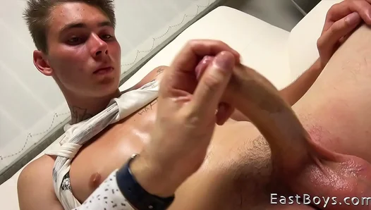 Enzo Skys Pleasure Ride: Thrills from Up Close European POV Handjob – TinyGays 18+