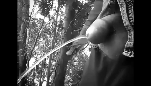 Bareback Backyard Boys: Peeing Raw in the Great Outdoors – GayScene 18+