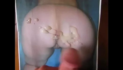 Steamy Solo Orgasm: Young Heartthrob Unleashes a Sizzling Load in Intense Masturbation