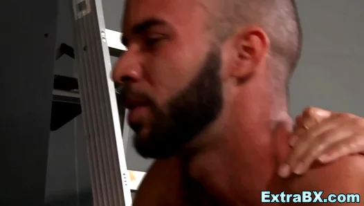 Steamy Garage Orgy Unleashes Raw Lust Among Beefy Men – GayPornRough 18+