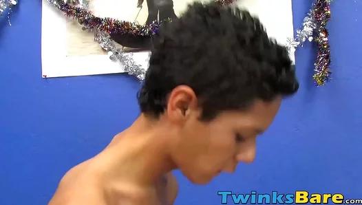 Felix Deepthroats Liams Thick Shaft, Savoring the Musky Flavors of Raw Sex – GayTwinkX 18+