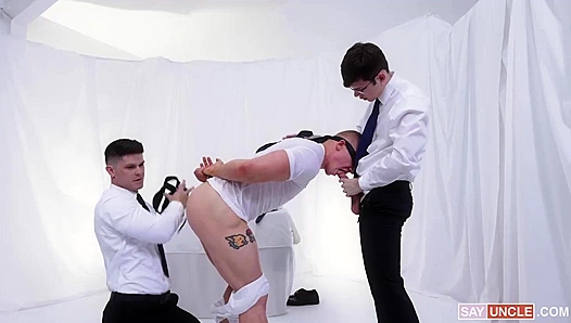 Steamy Missionary Threesome Frenzy: Devon Dakota Get Naughty with Alex – NaughtyAF 18+