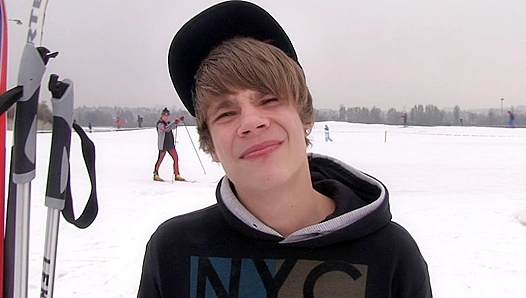 Bieber Lookalike Swallows Load in Lewd Deep-Throating – XXXGay 18+