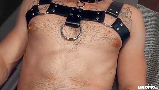 Hairy Thug Ian Greene Gets Pounded by Top in Raw Fuck Session – BromoUSA 18+