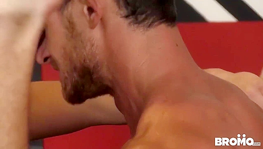 Steamy Sessions at the Gym: Shawn Reeves Dominates Hunky Muscle Men – Intense Gay Workout