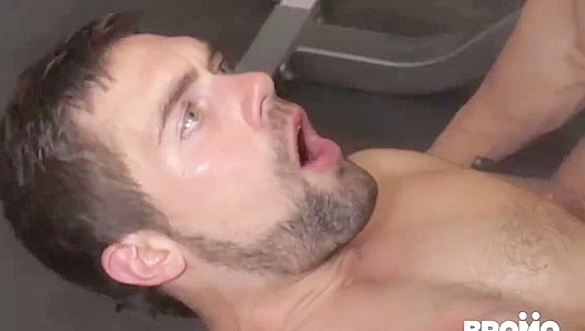 Steamy Sessions at the Gym: Shawn Reeves Dominates Hunky Muscle Men – Intense Gay Workout