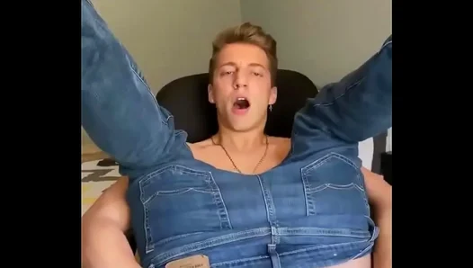 Steamy Solo Sessions: He Fingers His Hole Intensely, Getting Off on the Heat – GayPornFun