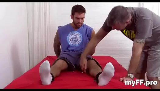 Toe-Tally Hot: Ripped Hunk Teases Feet, Beats Meat in Sizzling Solo Session –