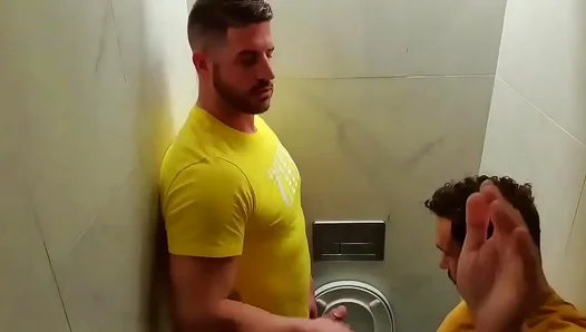 Steamy Public Oral Pleasures: Hungry Bears Devour Beefy Cock in Filthy Alley Hookups –